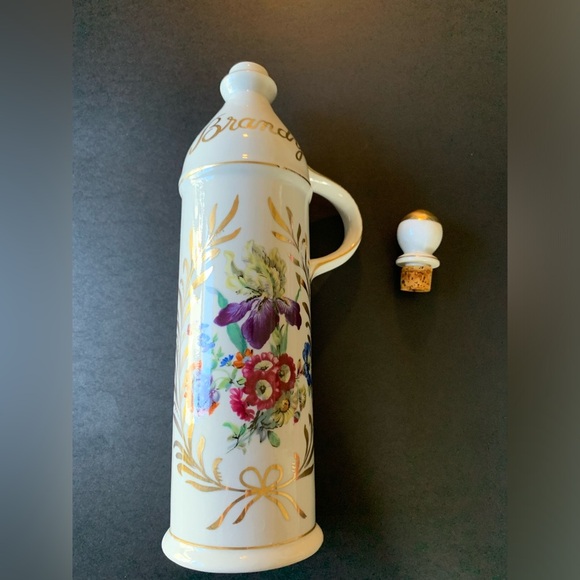 Decorative BRANDY BOTTLE decanter. - Picture 2 of 8